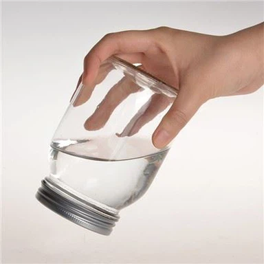 Стеклянная банка с завинчивающейся крышкой